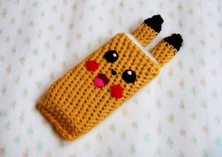 Crochete Pikachu Phone Cover