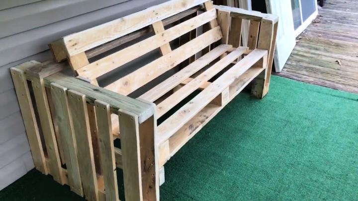 25 Easy Diy Pallet Bench Plans In 2022, How To Make A Bench Out Of Wooden Pallets