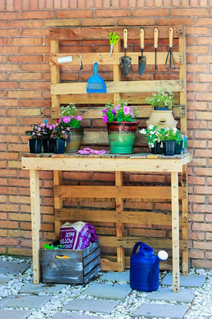 DIY Pallet Potting Bench 1