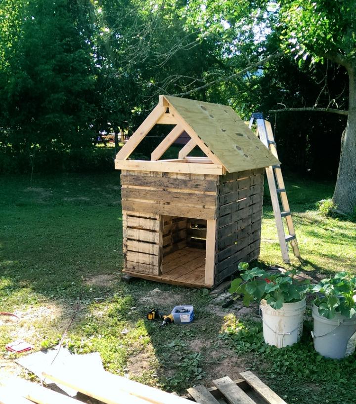 Make a Pallet Dog House