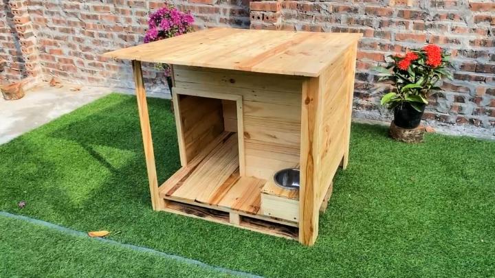 Old Wooden Pallet Dog House