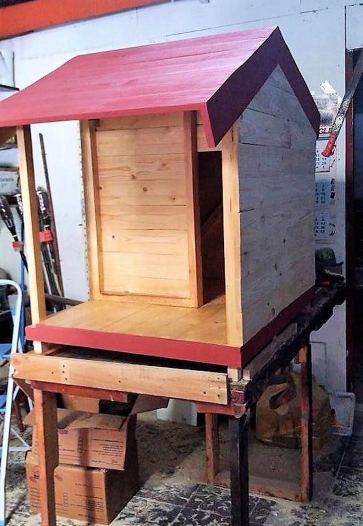 Wooden Pallet Dog House