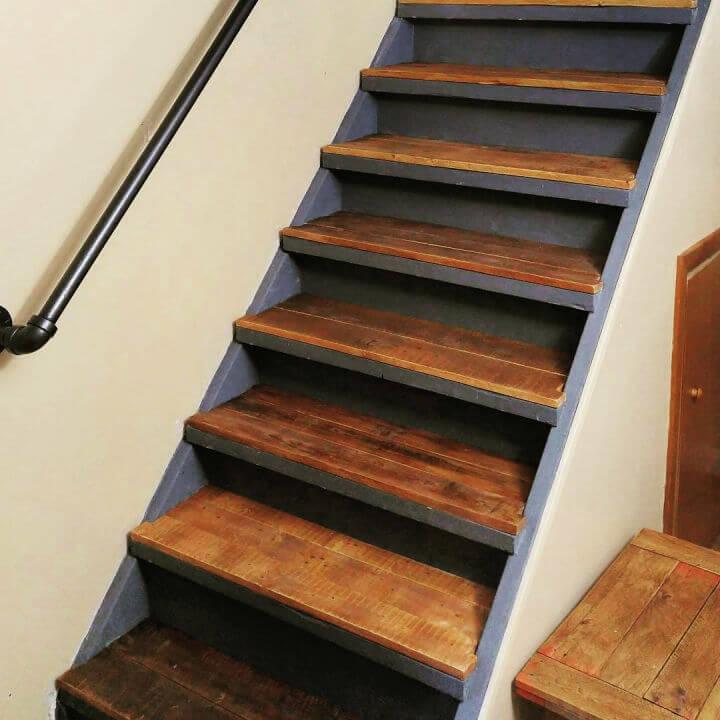 Rustic Pallet Stairs
