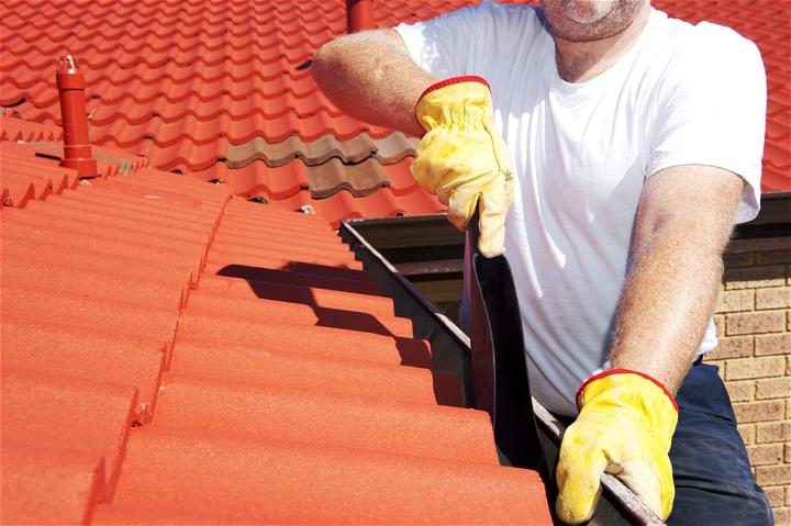 A Handy Guide To DIY Gutter Installation