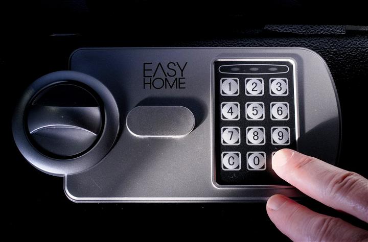 Top Things You Should Keep in a Home Safe